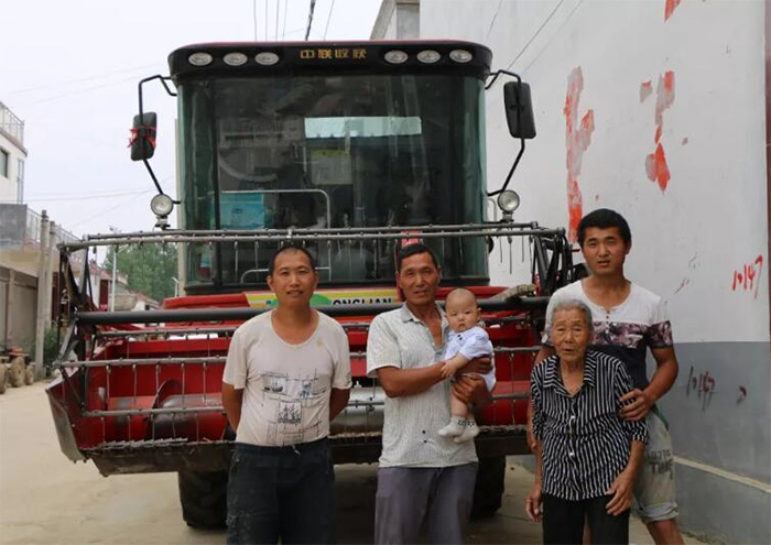 駐馬店苑先生采購鄭州中聯(lián)4HZJ-2500自走式花生撿拾收獲機 1-1.jpg