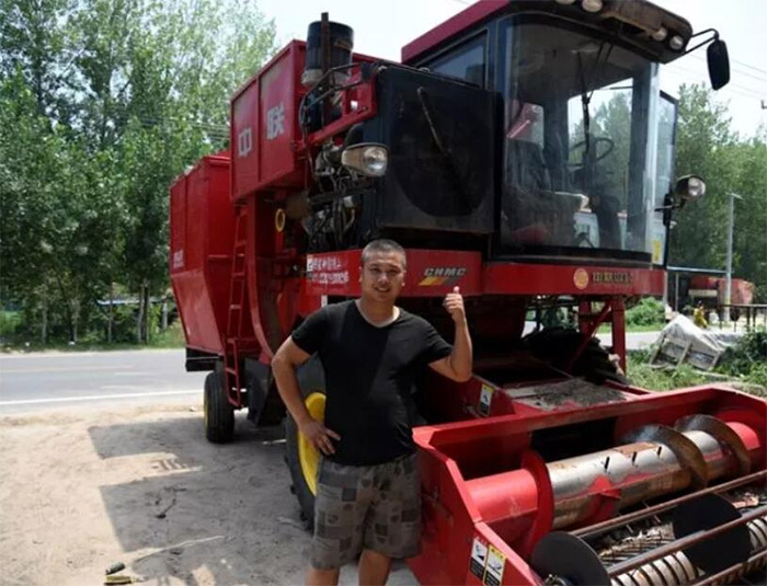 開封通許朱先生購中聯(lián)收獲4HZJ-2500自走式花生撿拾收獲機(jī) 3-1.jpg