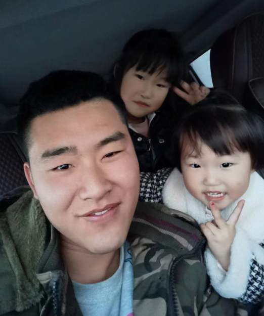 90后借錢也要買“賺錢利器”—中聯(lián)收獲花生機 518-7.png