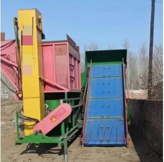 90后借錢也要買“賺錢利器”—中聯(lián)收獲花生機 518-6.jpg