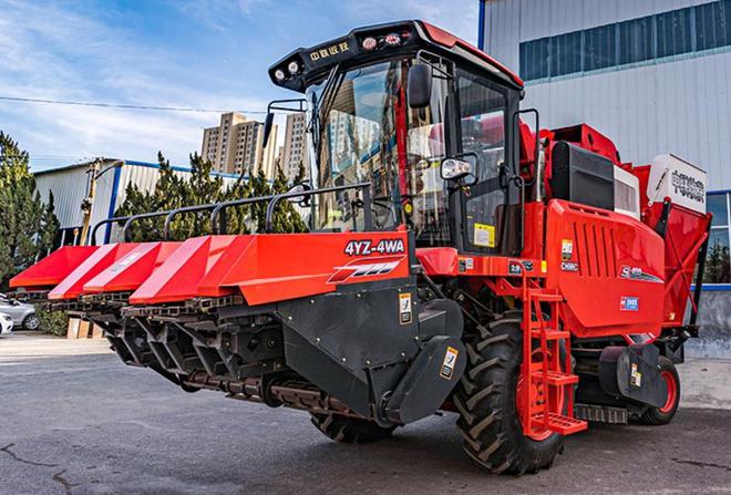 老農(nóng)機(jī)手經(jīng)驗(yàn)談:用中聯(lián)收獲玉米機(jī)實(shí)現(xiàn)財(cái)富夢(mèng)